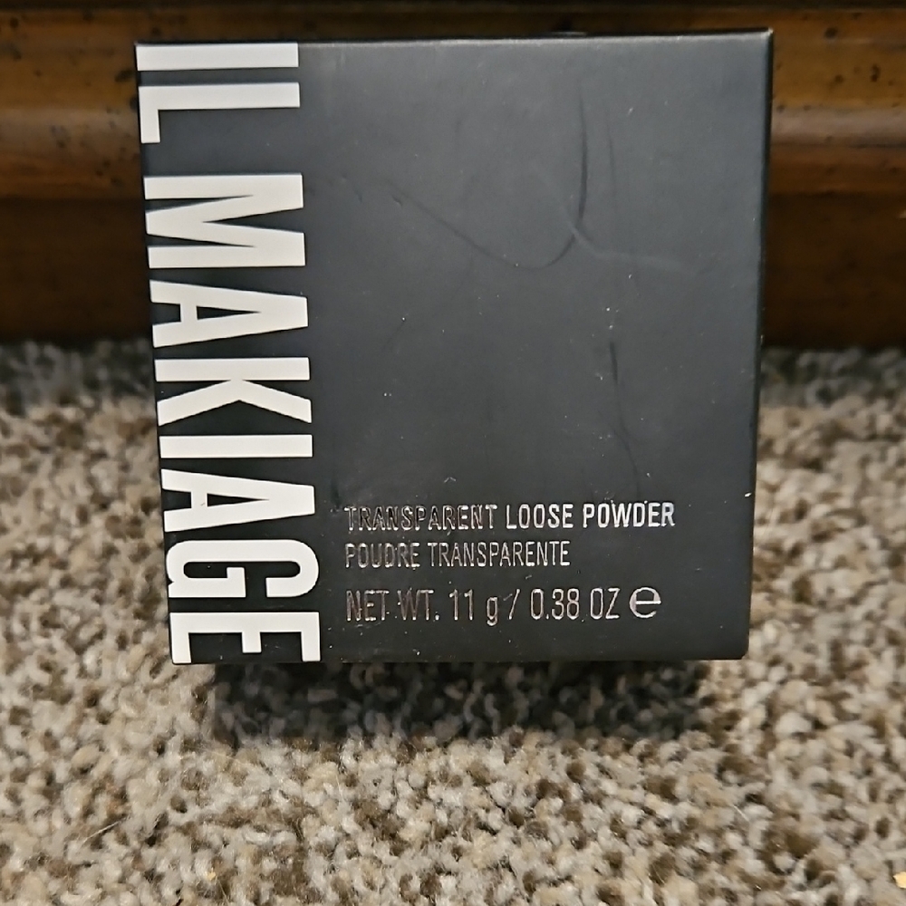 IL MAKIAGE Transparent Loose Powder - Black Packaging
